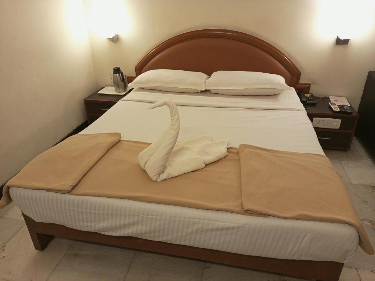 Senthil Residency Hotel Диндигъл Екстериор снимка
