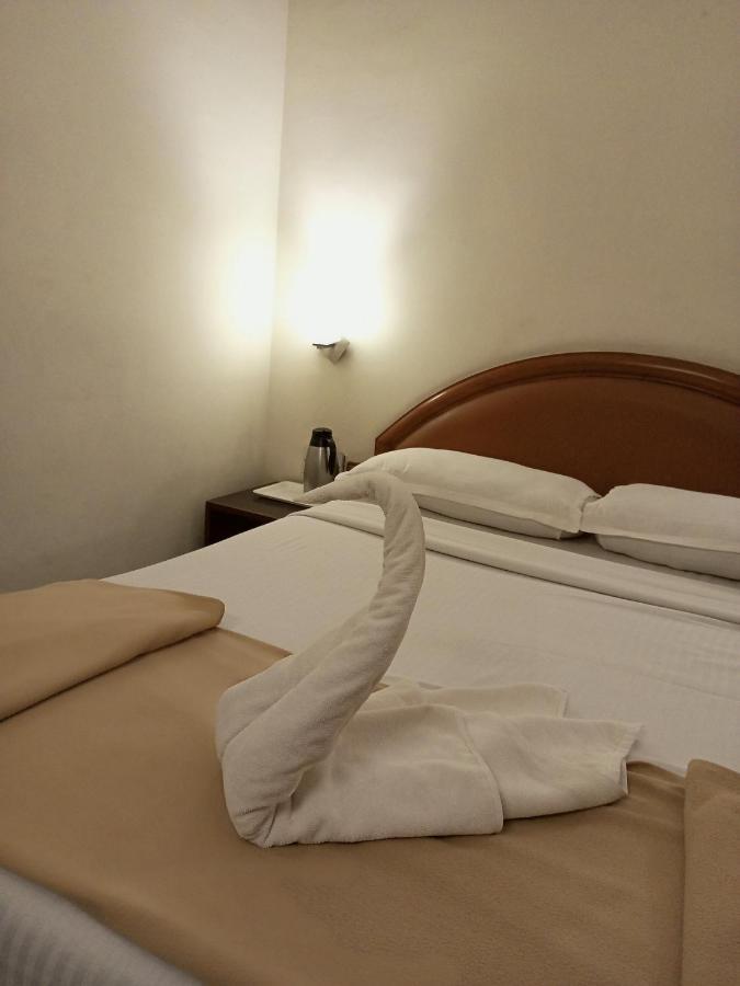 Senthil Residency Hotel Диндигъл Екстериор снимка