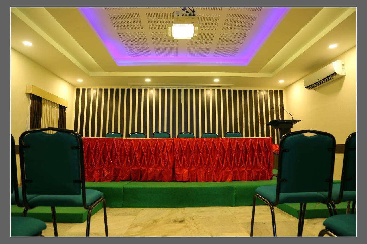 Senthil Residency Hotel Диндигъл Стая снимка
