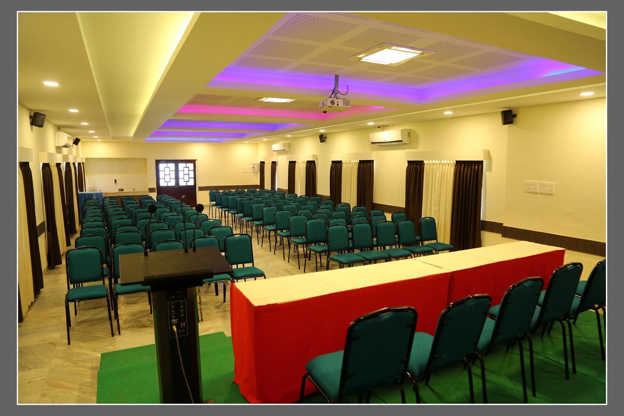 Senthil Residency Hotel Диндигъл Стая снимка